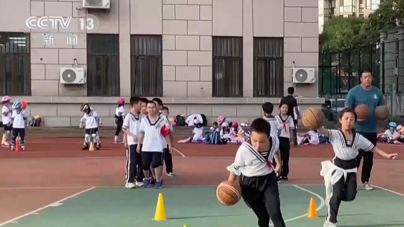 他甚至参与